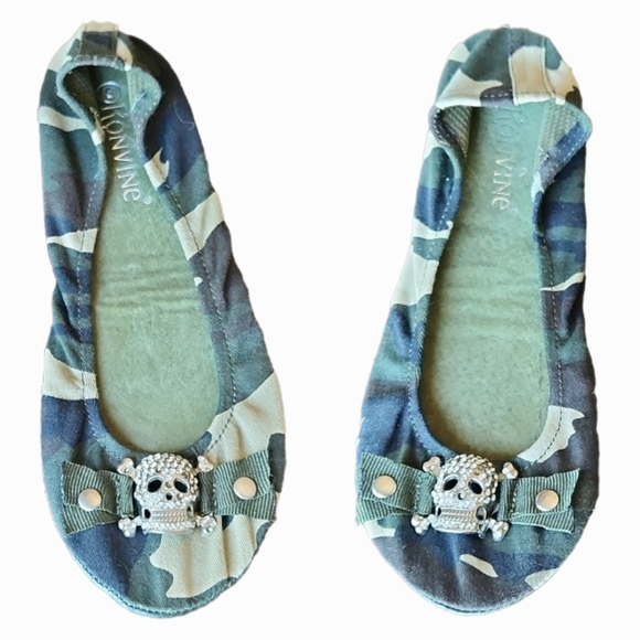 KONVINE camouflage skulls ballet flats size small (6-6.5) - Picture 1 of 11